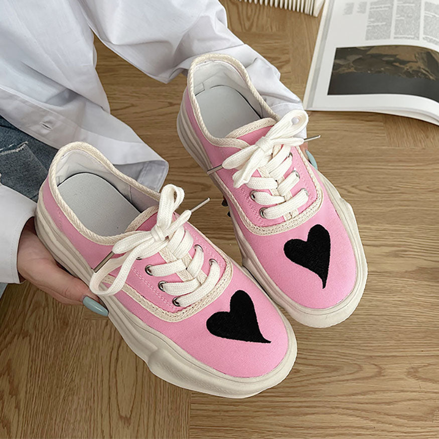 Oluolin Heart Pattern Embroidered Canvas Sneakers